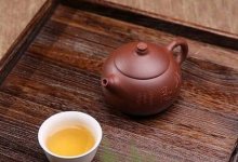 紫砂壶为什么用茶水清洗后会发白？